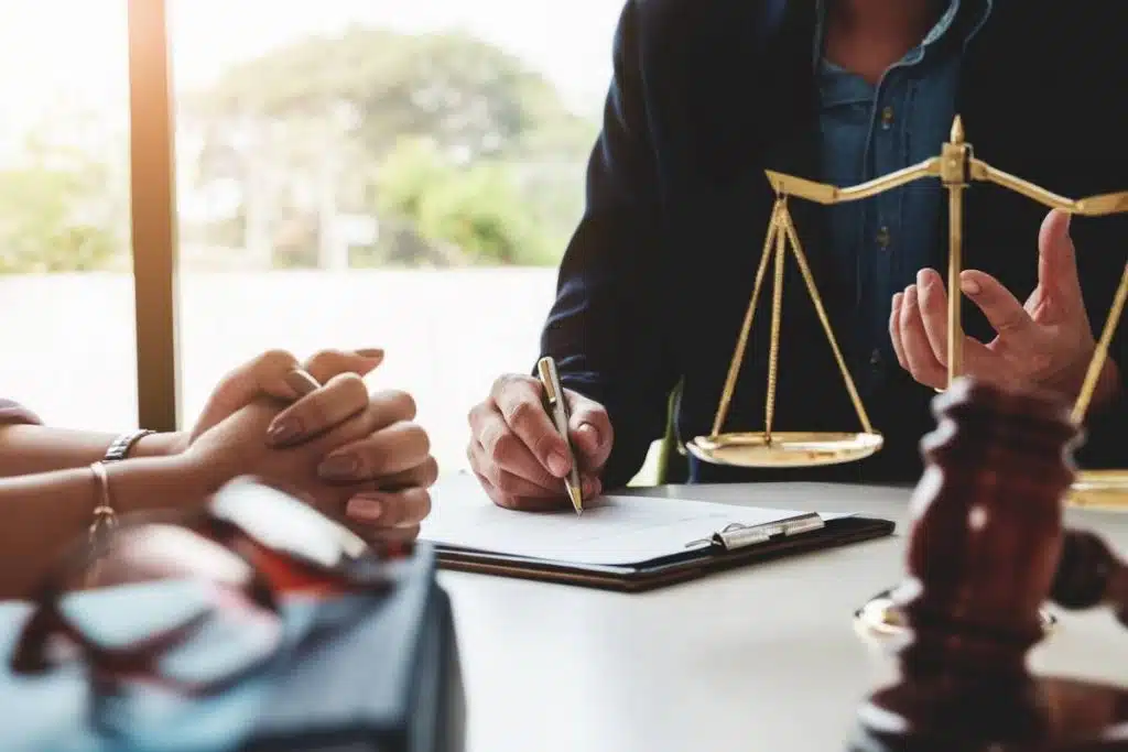 Comment trouver un bon avocat en droit du travail