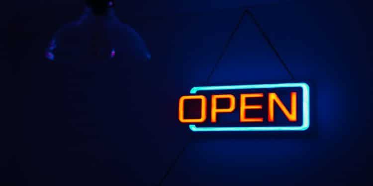 Quels sont les avantages d’une enseigne lumineuse pour une entreprise ?
