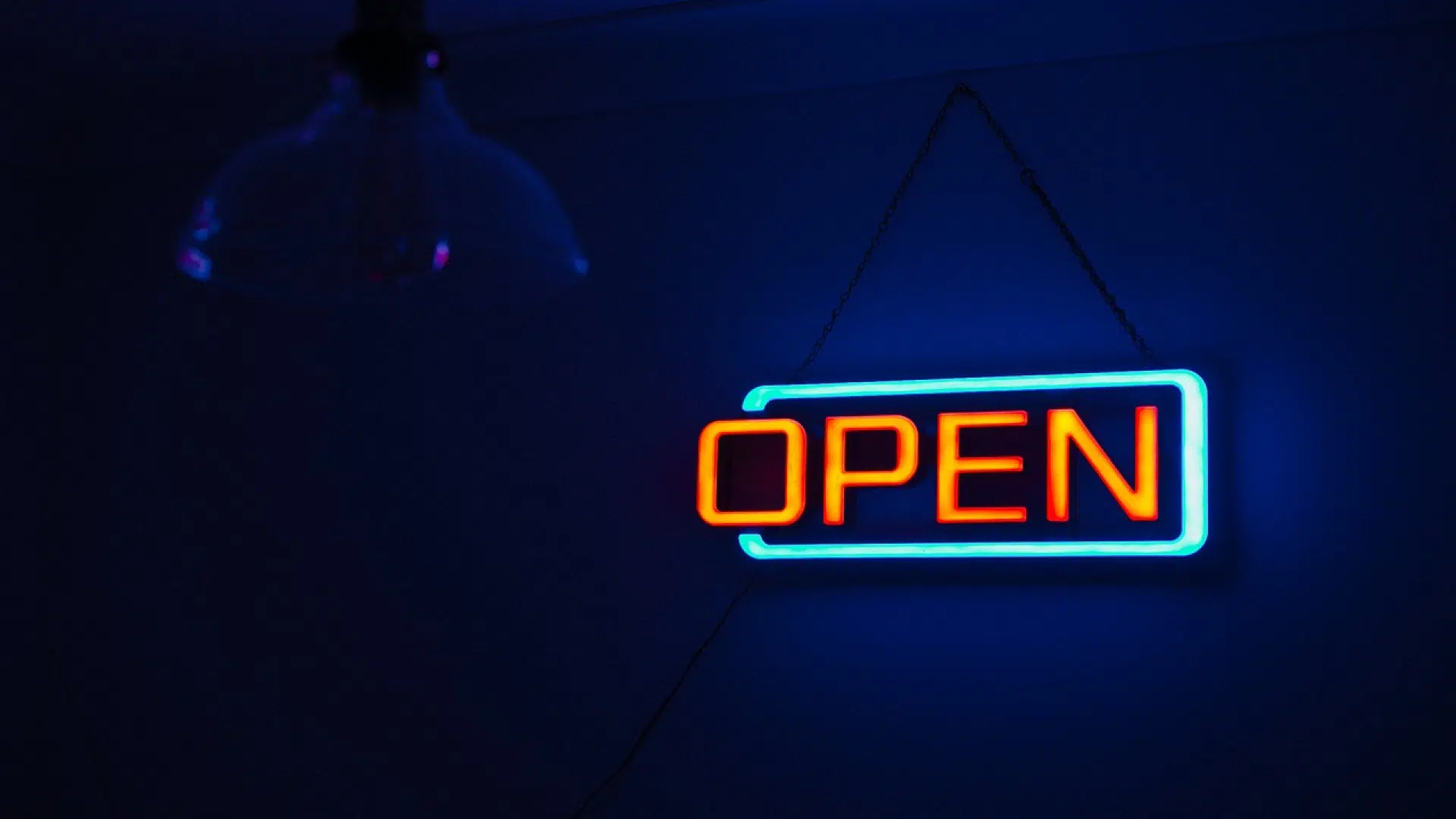 Quels sont les avantages d’une enseigne lumineuse pour une entreprise ?